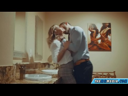 ❤️ Nalika pirang semok seduces sampeyan ing toilet umum Cukup porno ing jv.mailkassa.ru ️❤